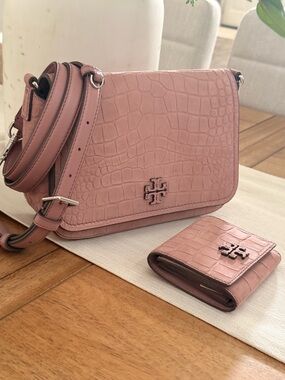 845!+ New Tory Burch THEA EMBOSSED SUEDE FLAP CROSSBODY & Matching Wallet